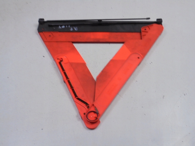 фото №1, Vw passat b5 трикутник попереджувальний lift 4b6860251b