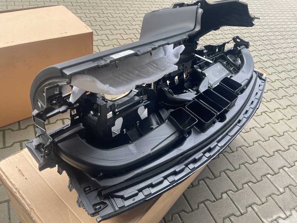 фото №12, Mercedes gl gle gls x166 a292 приборная панель приборная консоль amg nić czerwona