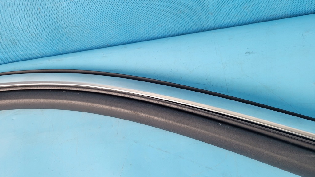 Kia sorento iv молдинг дверь стекло треугольник правая  перед 82541p2001 82440p2032 с Разборки