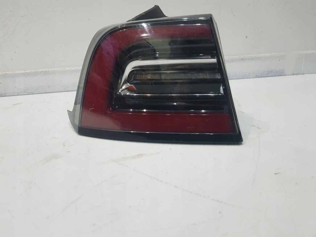 Купити Лампа задній задня tesla 3 10773597