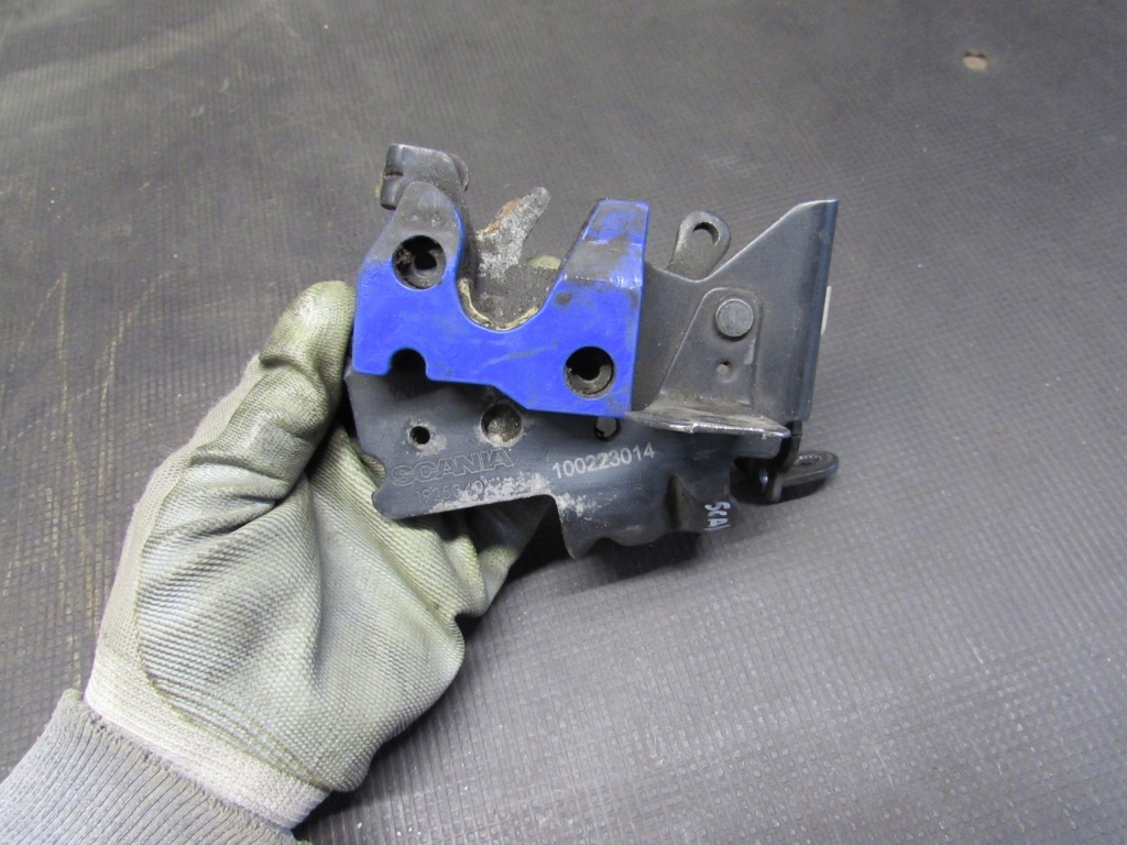фото №1, Замок капот левый перед 1925340 scania r 12-16r