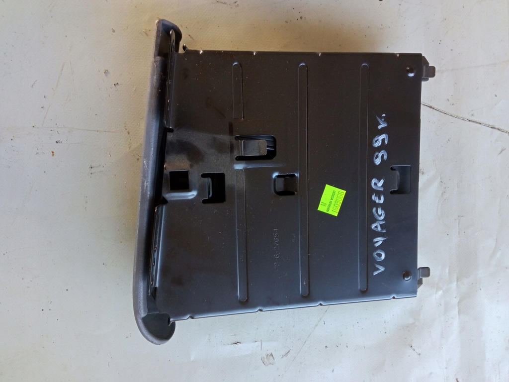 фото №3, Chrysler grand voyager iii 2.5 vm 1999 r. бардачок