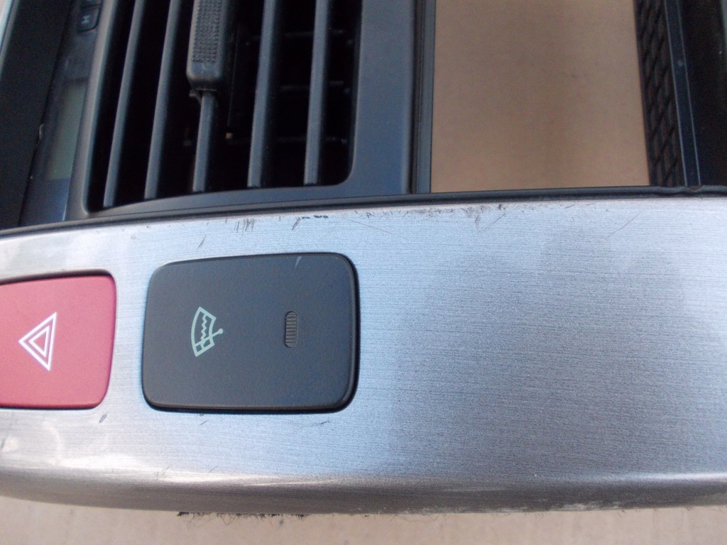 фото №7, Решётка обдув средняя рамка радио hyundai tucson i europa