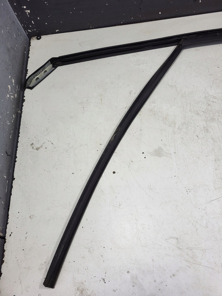 фото №8, Прокладка направляющая стекло правый перед peugeot 2008 i 9673086280