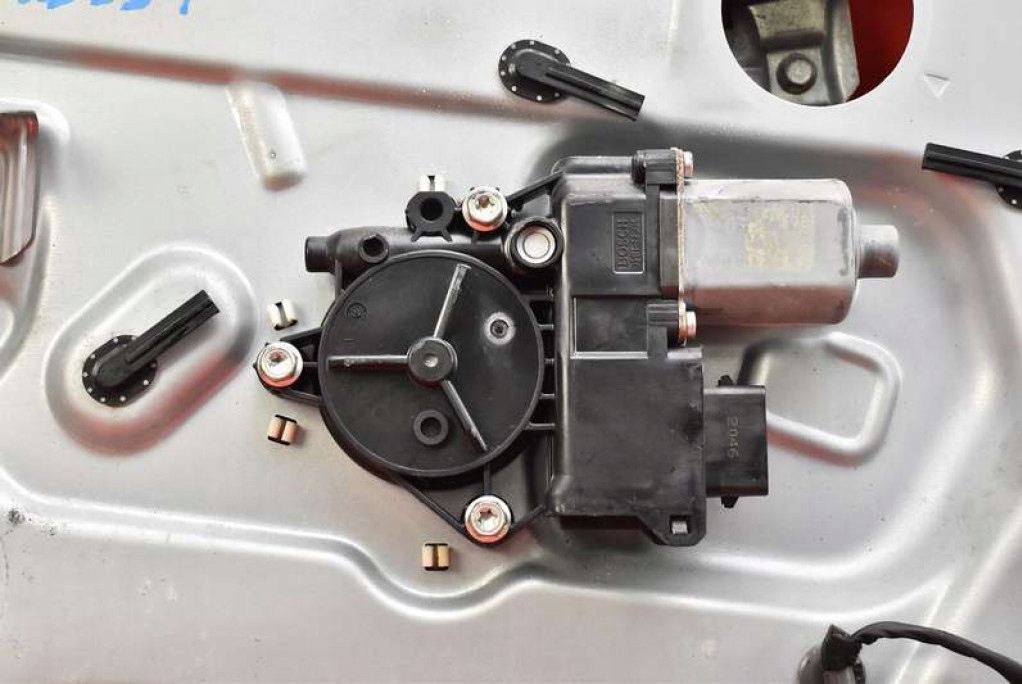 фото №4, Подъемник стекло левый перед eu 82470-1d229 kia carens 3 iii 06-10