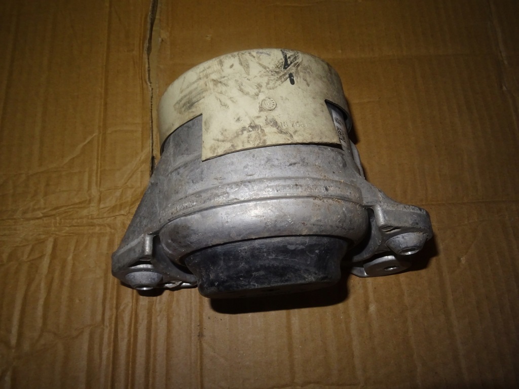 фото №1, Mercedes w205 кронштейн подушка a2052407600