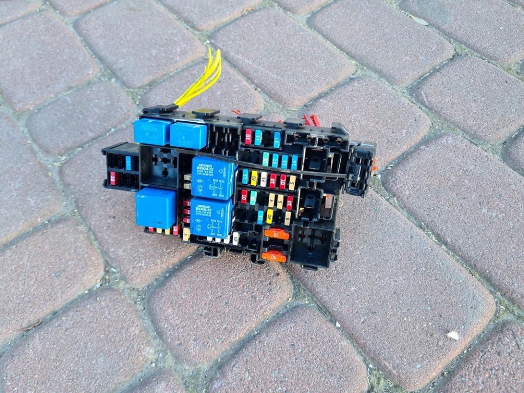 фото №1, Коробка предохранитель renault captur ii 243805499r