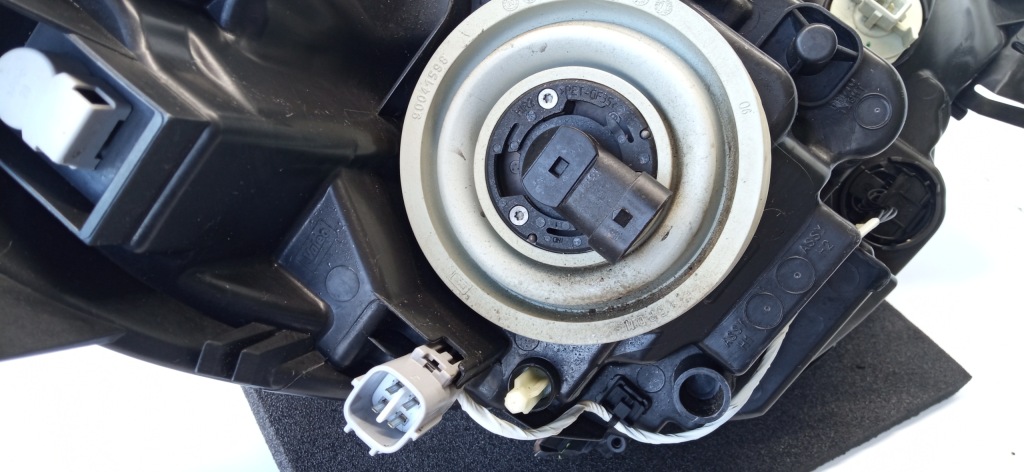 Peugeot 108 2 2 14- фара левая перед передняя led европа  81150-0h150 Недорого