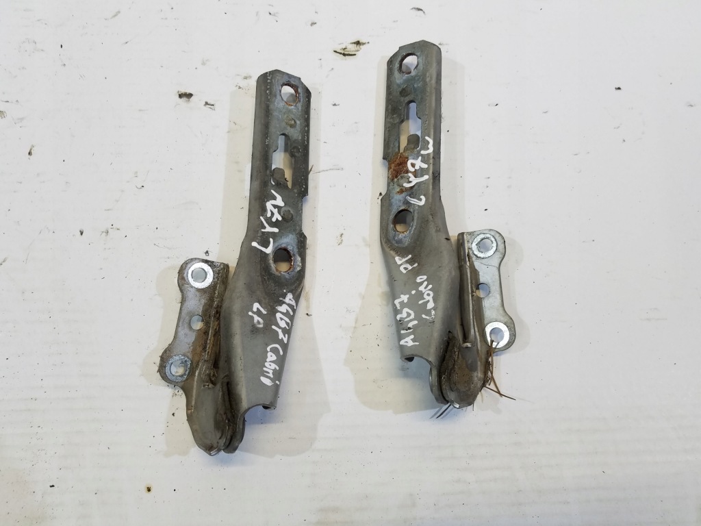 фото №1, Петля капот a4 b7 cabrio kod ly7w