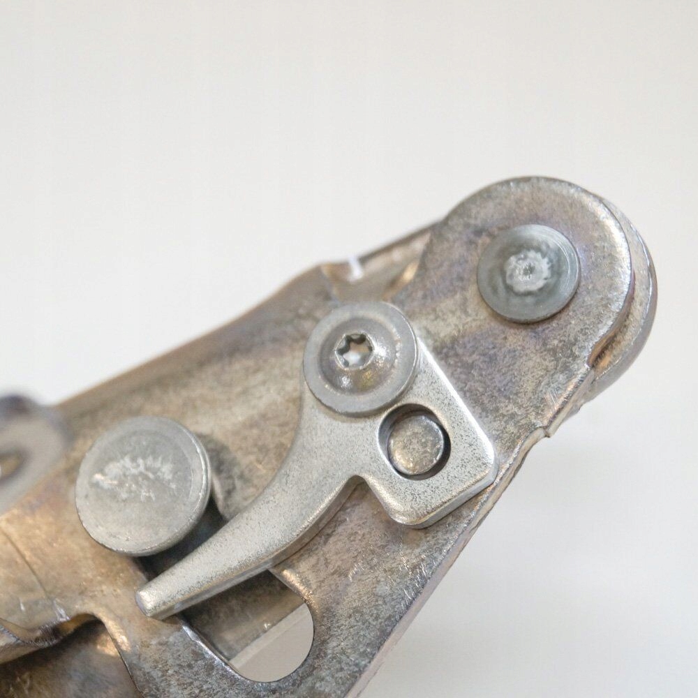 фото №7, Mercedes benz cla c117 капот bonnet hinge правый сторона a1178800228