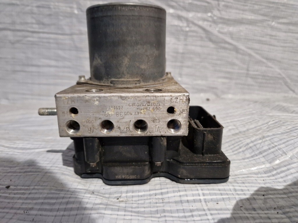 Купити Vito v klasa w447 насос abs a4479003802