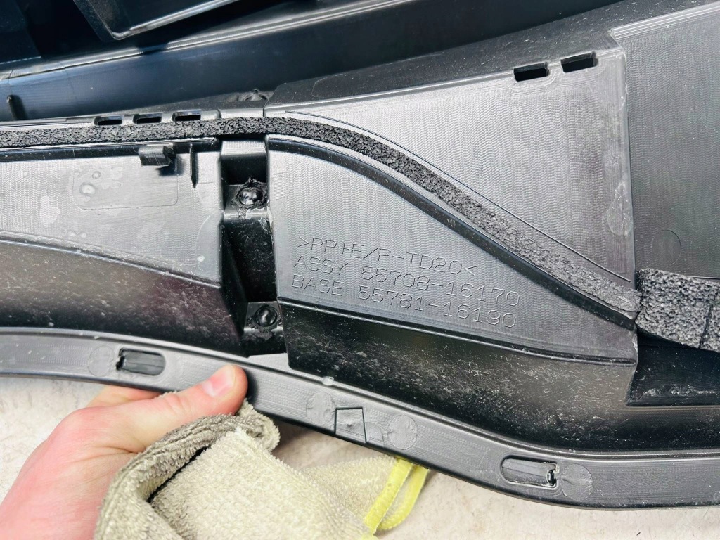 Купити Corolla cross жабо пластиковий передні 55781-16190 55708-16170