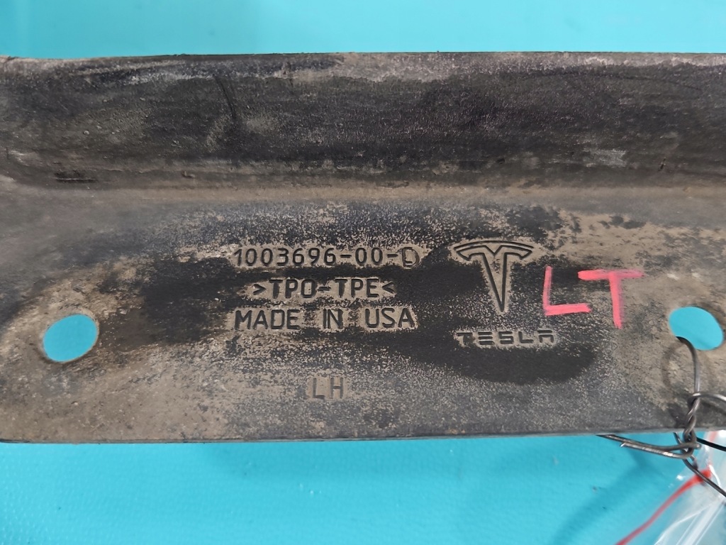 Tesla model s 1003696-00-d захист Ціна