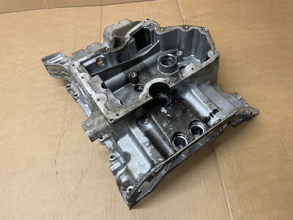 Купить Mercedes a654 4matic поддон масляная двигателя идеальная a6540105011