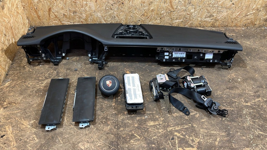 фото №1, Idealna kpl.konsola panamera 971 подушки безопасности ремни czarna нитка 1