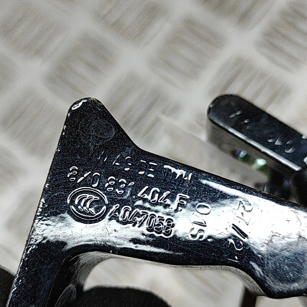 фото №7, Audi q4 sportback e-tron 2021 правая сторона петля верхний дверь задних