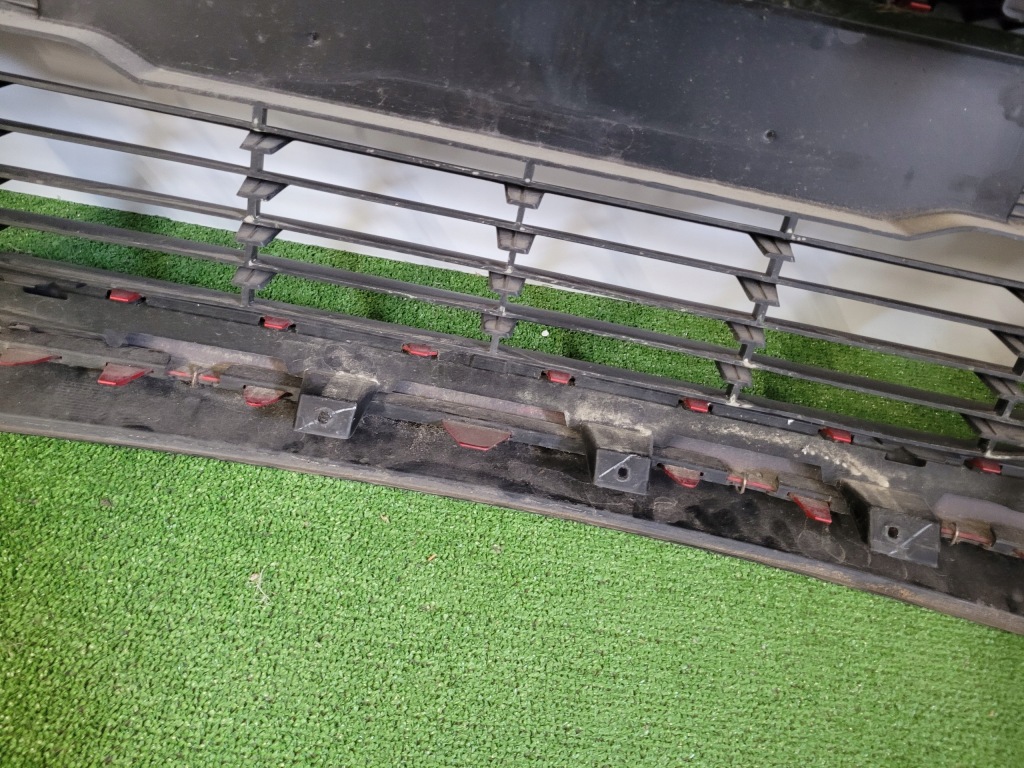 фото №12, Renault twingo iii 3 бампер перед передний решётка радиатора решётка радиатора передняя панель