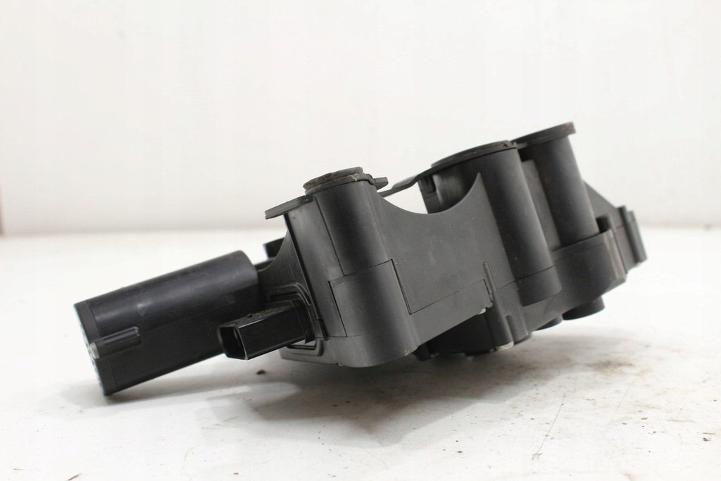 фото №7, Доводчик крышки задняя багажника 4e0827852g audi a8 d3