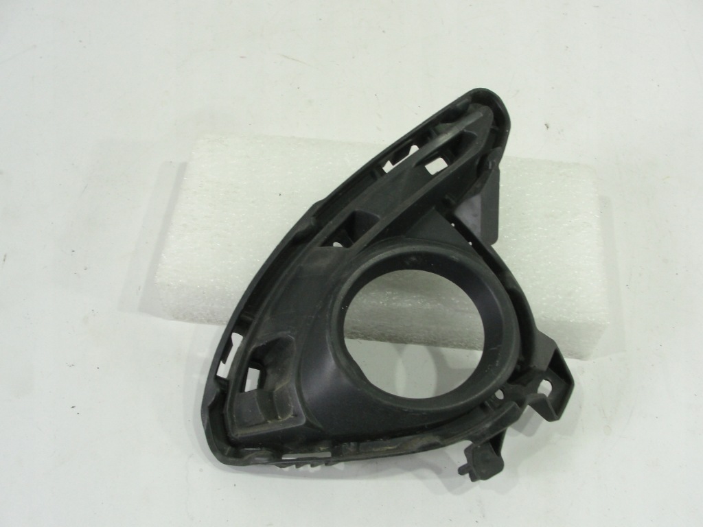 фото №1, Решітка бампера перед права mazda 2 15-18