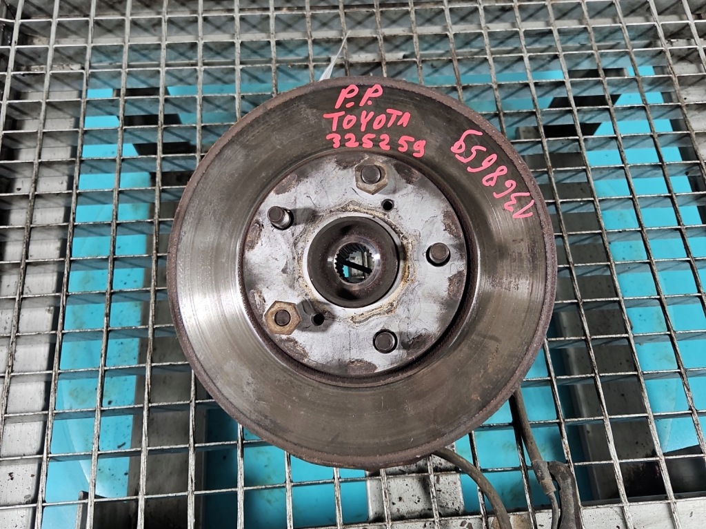 фото №1, Поворотный кулак правая ступица перед 2.4 vvti camry vi