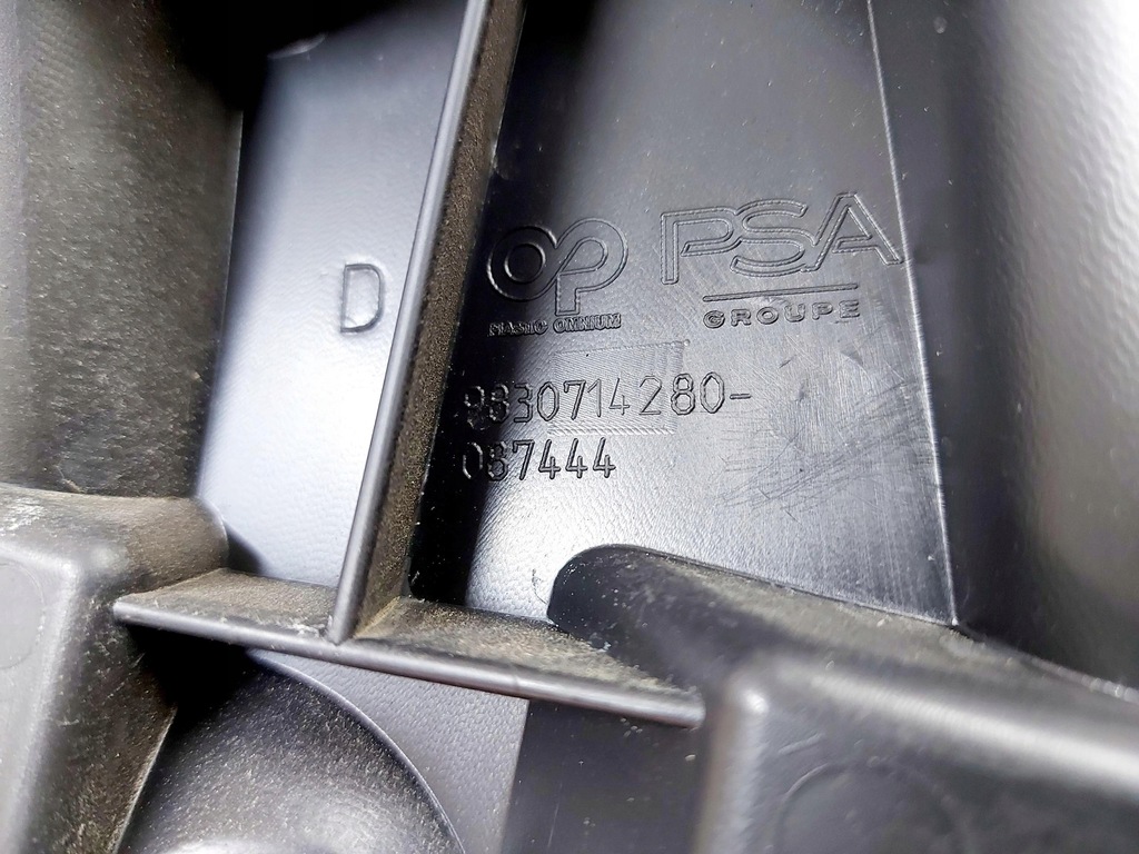 фото №8, Citroen c4 iii 22r. направляющая кронштейн бампера правый задняя 9830714280