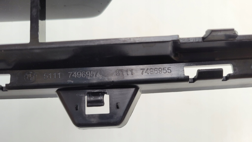 Решётка бампера средняя перед bmw 2 f44 7496957 Оригинал