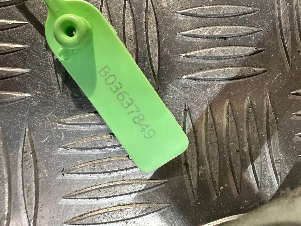 фото №11, Петлі капот перед jaguar f-pace