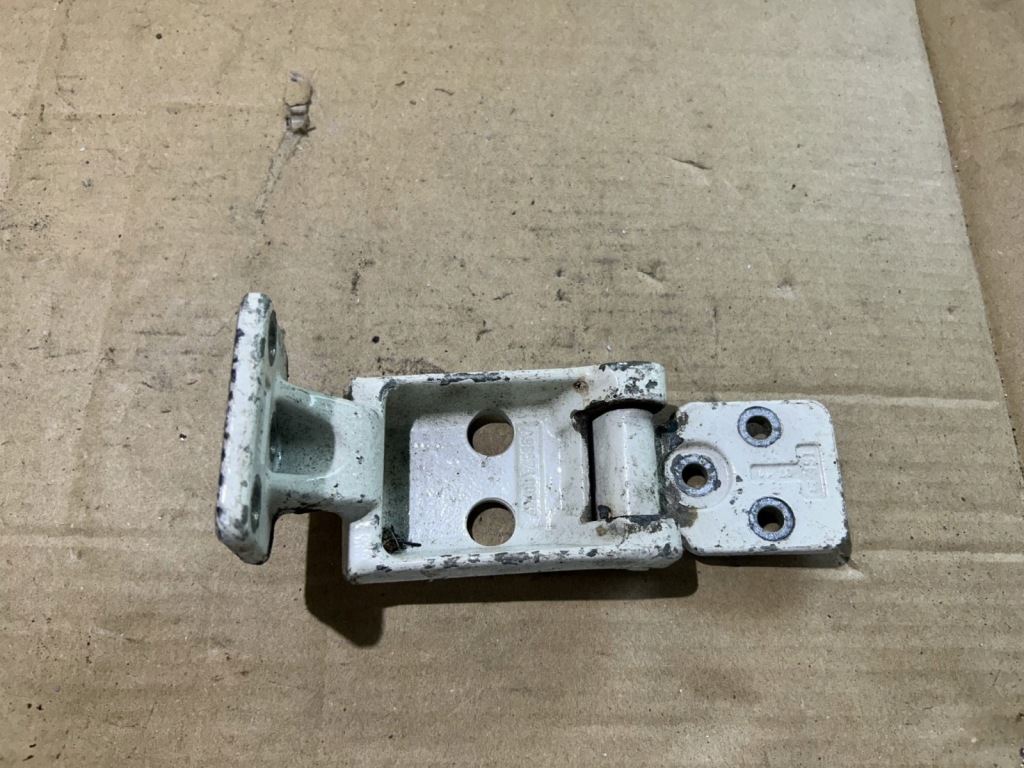 фото №1, Петля дверь нижний правый задняя mercedes sprinter 906 vw crafter a9067400737