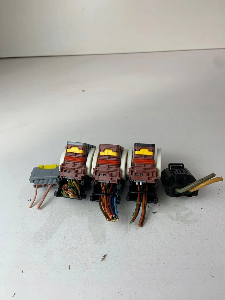 фото №5, Роз'єми штекер колодка коробка запобіжників bsm r09 peugeot 207 citroen c