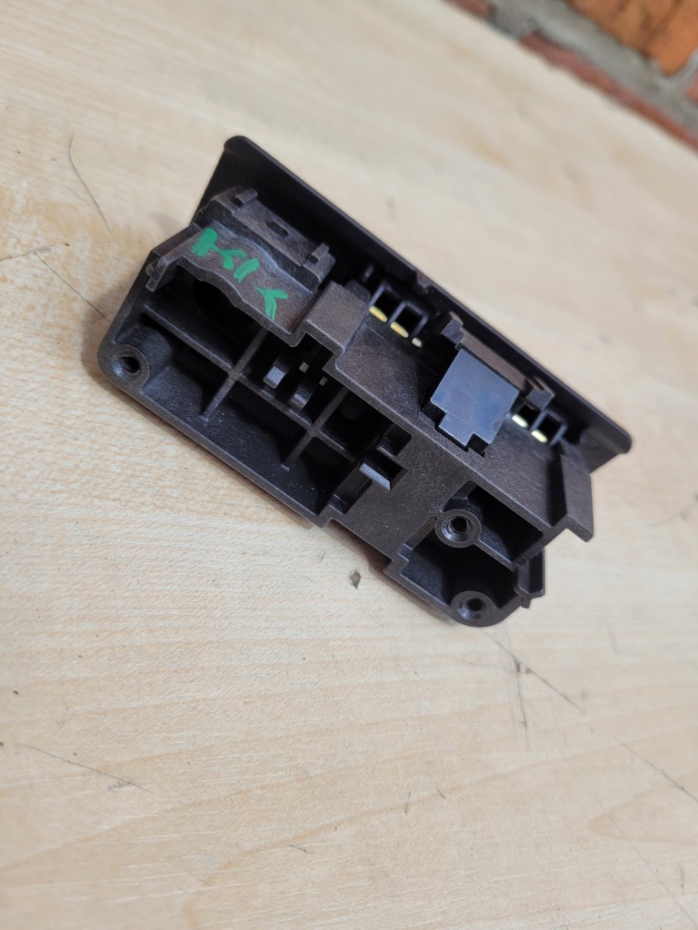 фото №8, Jeep cherokee kk 07-12 кронштейн бардачка ручка