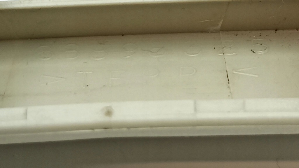 Купить Накладка рейки задний сиденье правая сторона cadillac srx 88898325