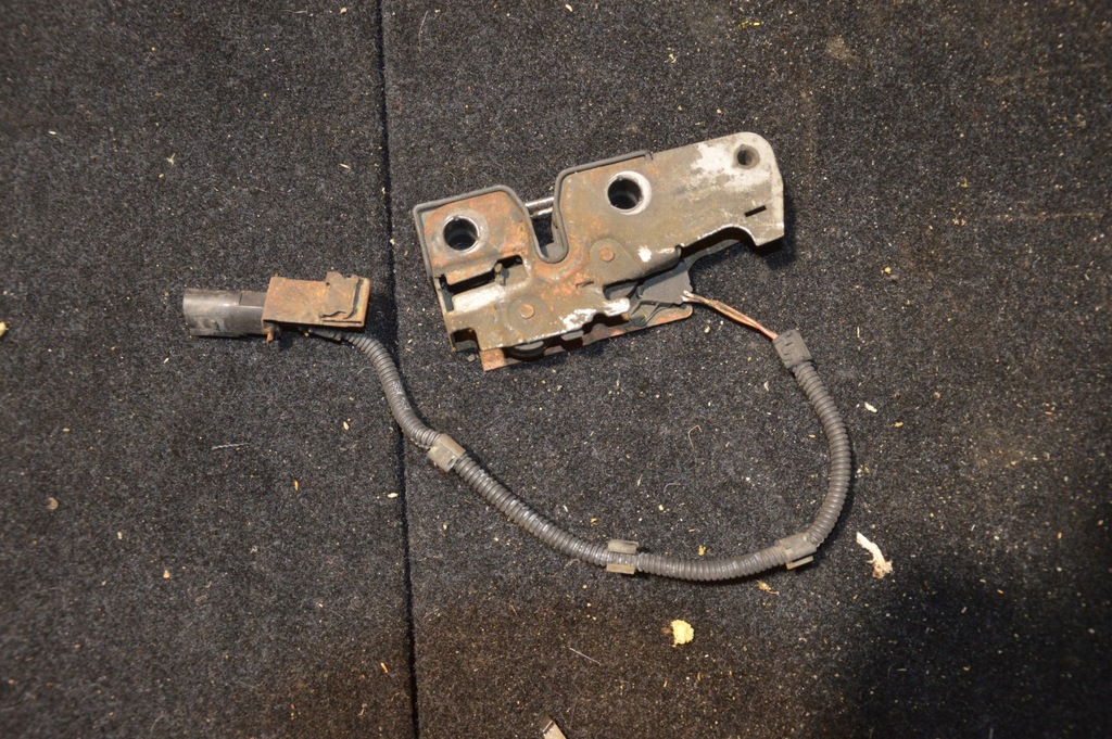 фото №1, Vw golf v замок капот