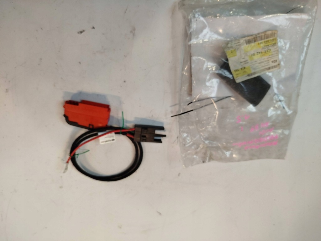 фото №5, Кронштейн запобіжників audi a4 b9 8w0055307