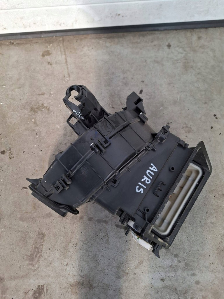Купить Toyota auris e18 1.8 гибрид воздуходувка