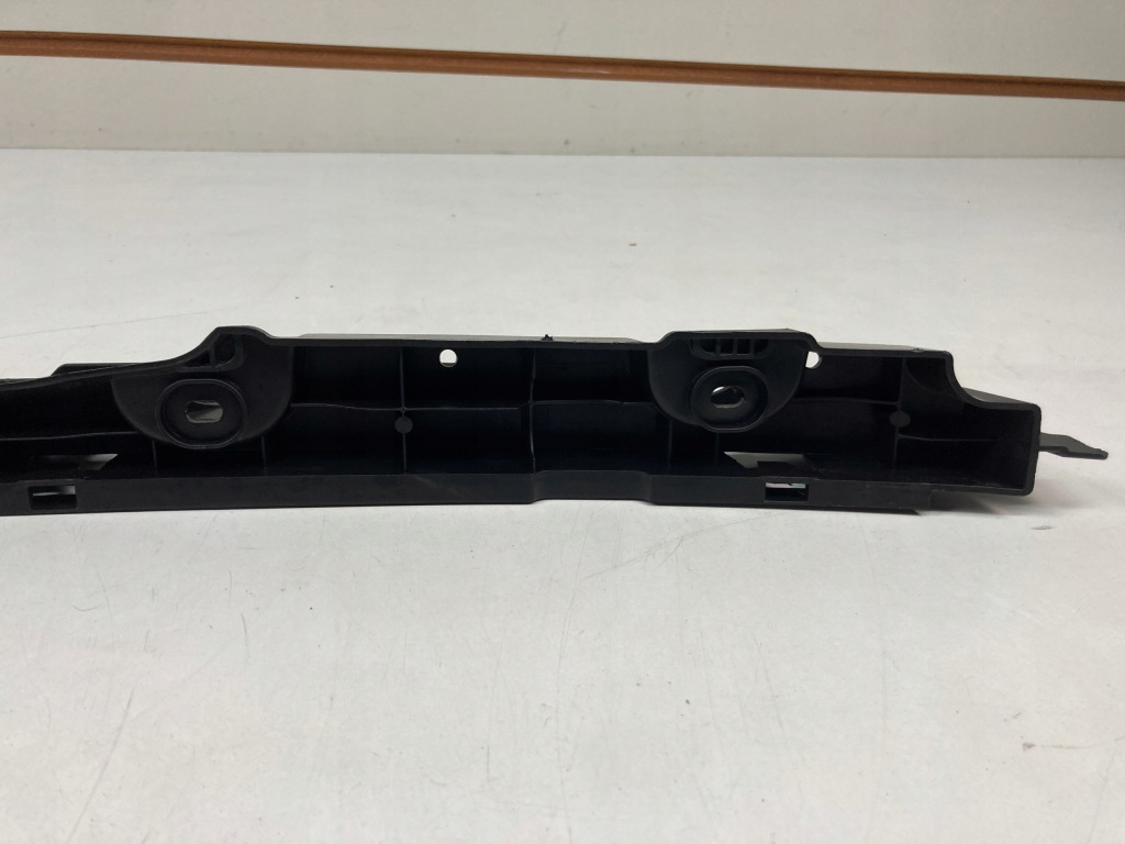 Напрямна бампера заднього vw passat b8 kombi 3g9 Оригінал