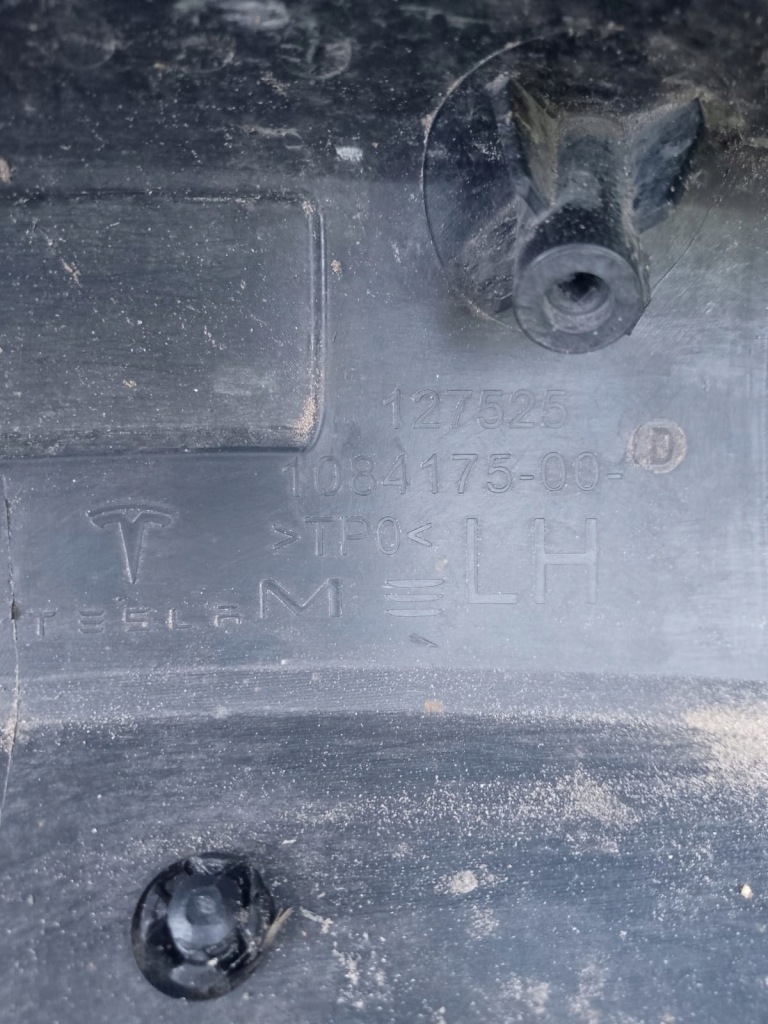 Tesla model 3 iii 17r- бампер перед передний pdc 1084175-00 Киев