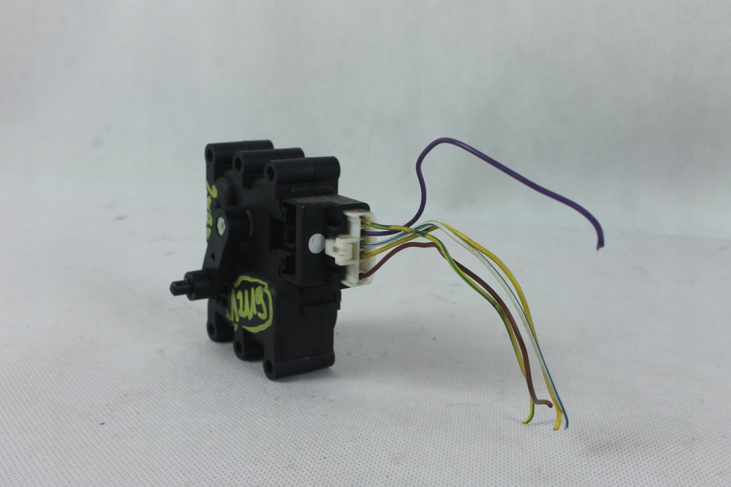 фото №9, Моторчик регулировочный крышка отопителя обдув отопления mazda 6 gg gy 3731m