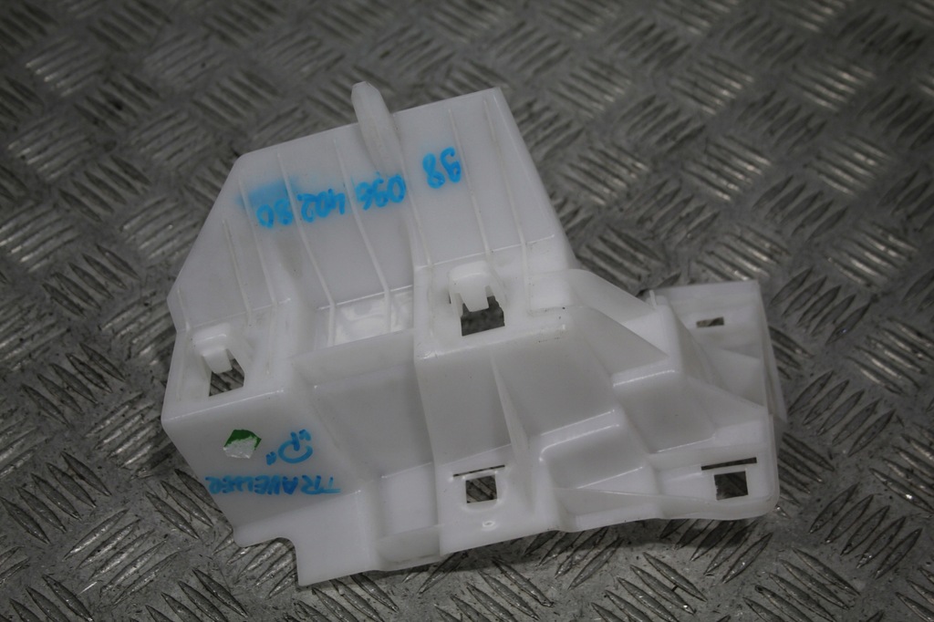 фото №1, Направляющая кронштейн левая traveller expert iii 3