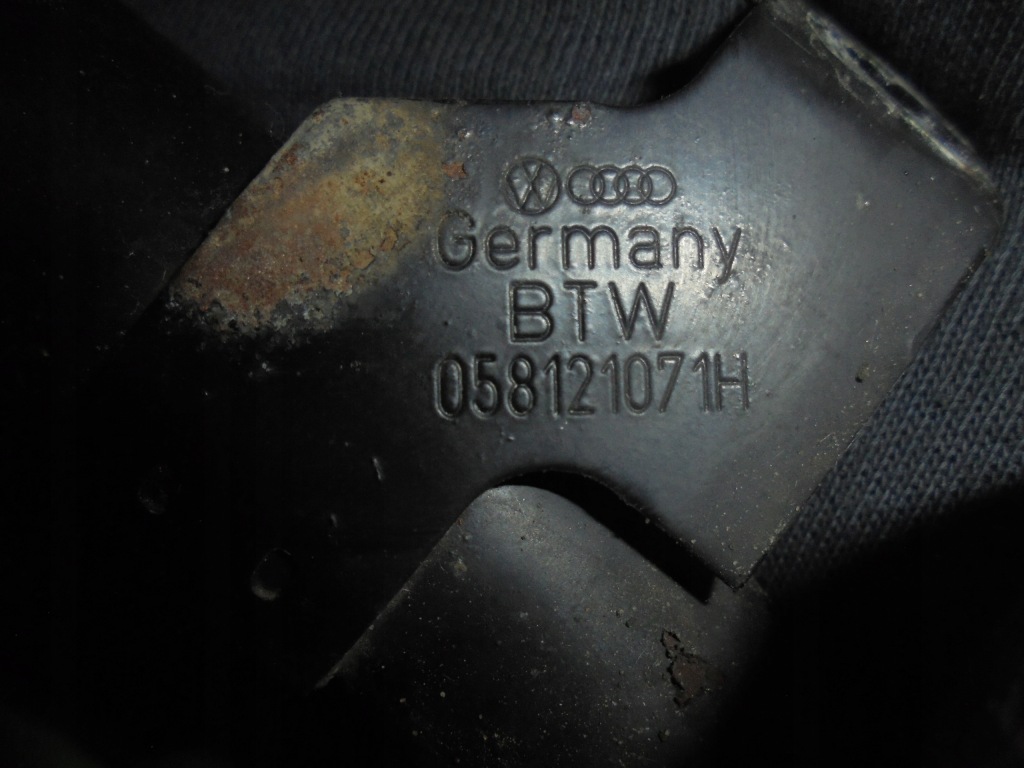 Audi a4 b5 1.8 шланг труба воды Оригинал