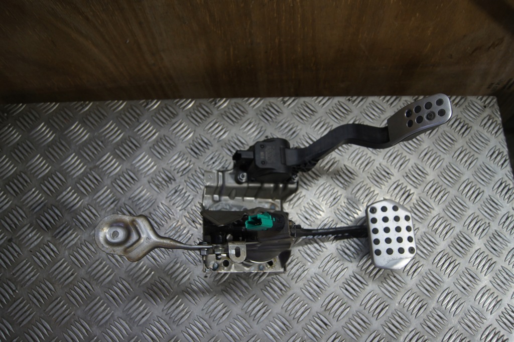 фото №1, Педаль тормоза газа ds4 автоматическая коробка передач 9671840380