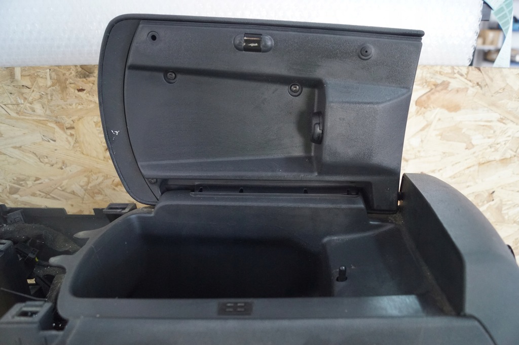 фото №8, Підлокітник peugeot 3008 i