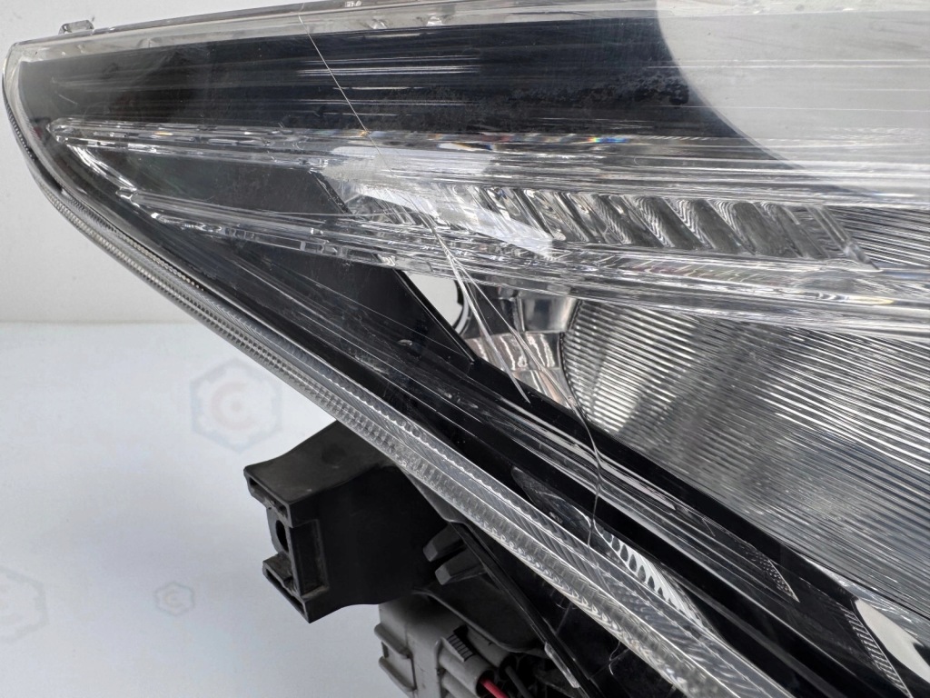 Фара фара правый  toyota auris 2 рестайлинг  led в Украине