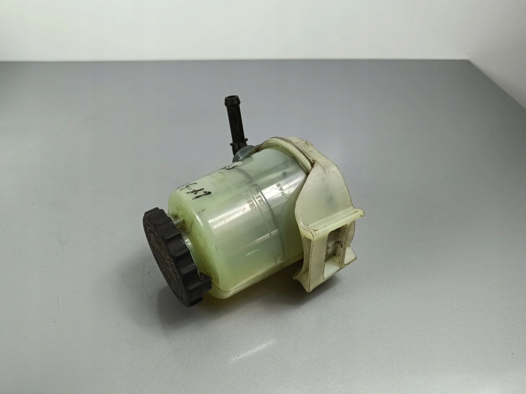 2015 lexus lx 570 бачок підсилювача в Україні