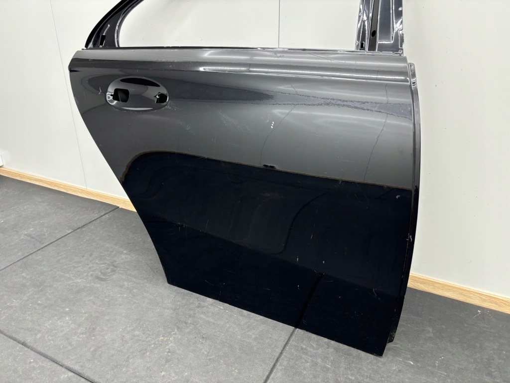 Купити Mercedes a-klasa w177 177 sedan двері праве задній задні