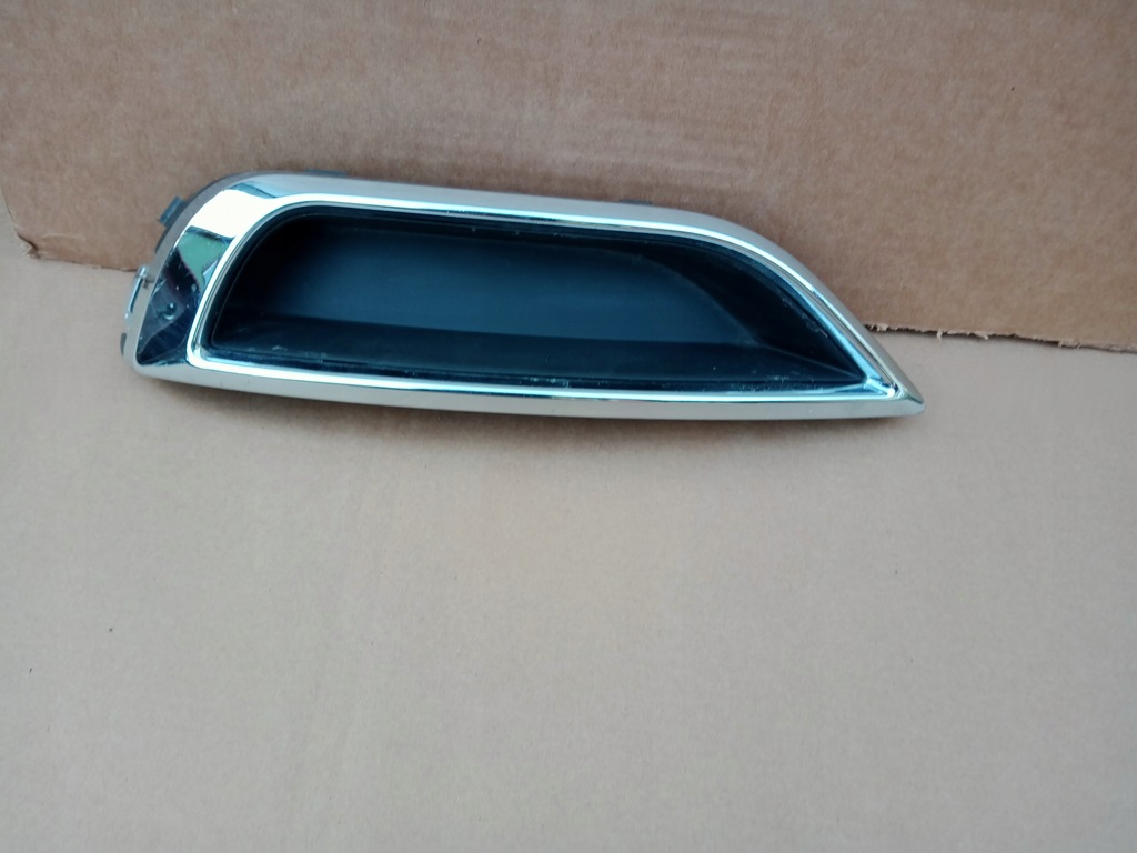 фото №1, Vw t-roc правая решётка заглушка бампера задняя