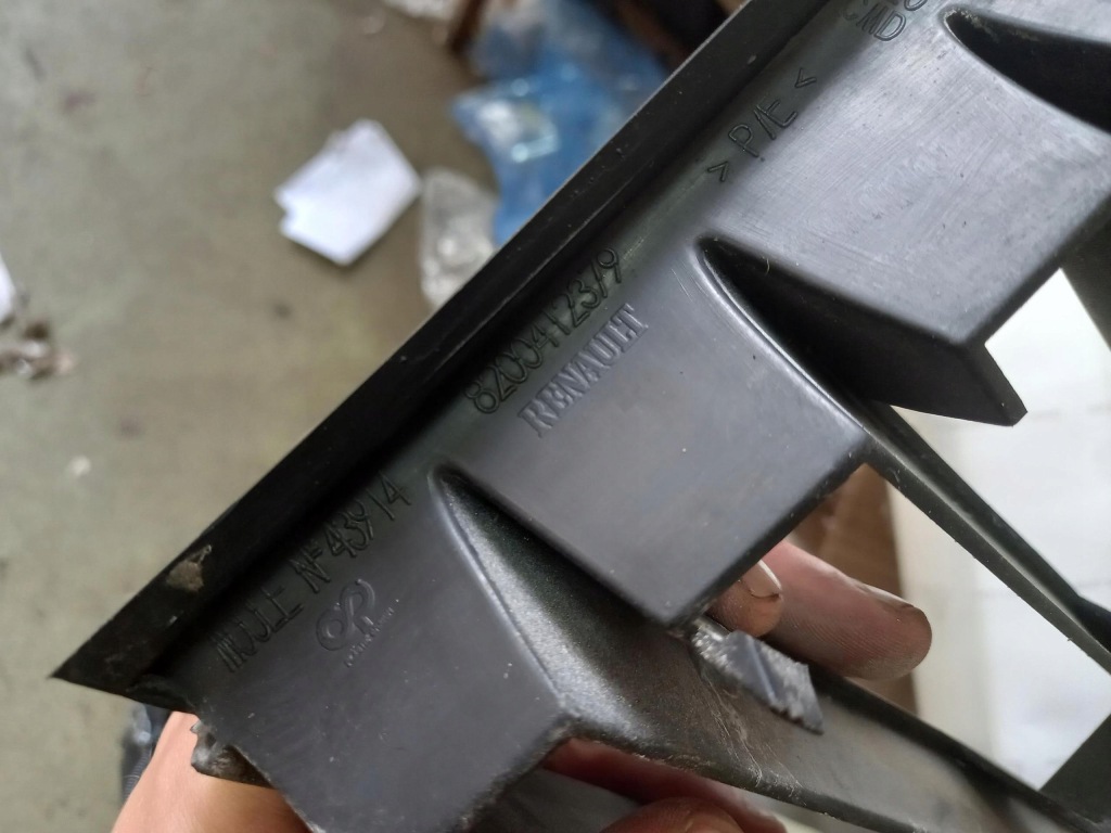 Решітка бампера передня renault megane ii lift Ціна
