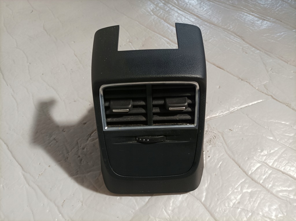 фото №1, Audi s3 8v решётка обдув задняя 8v0819203