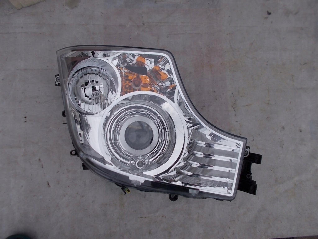 фото №1, Mercedes actros mp4 фара правый ксенон d1s