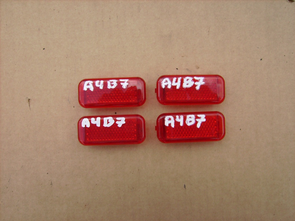 фото №1, Отражатель дверь audi a4 b7 8p0947412