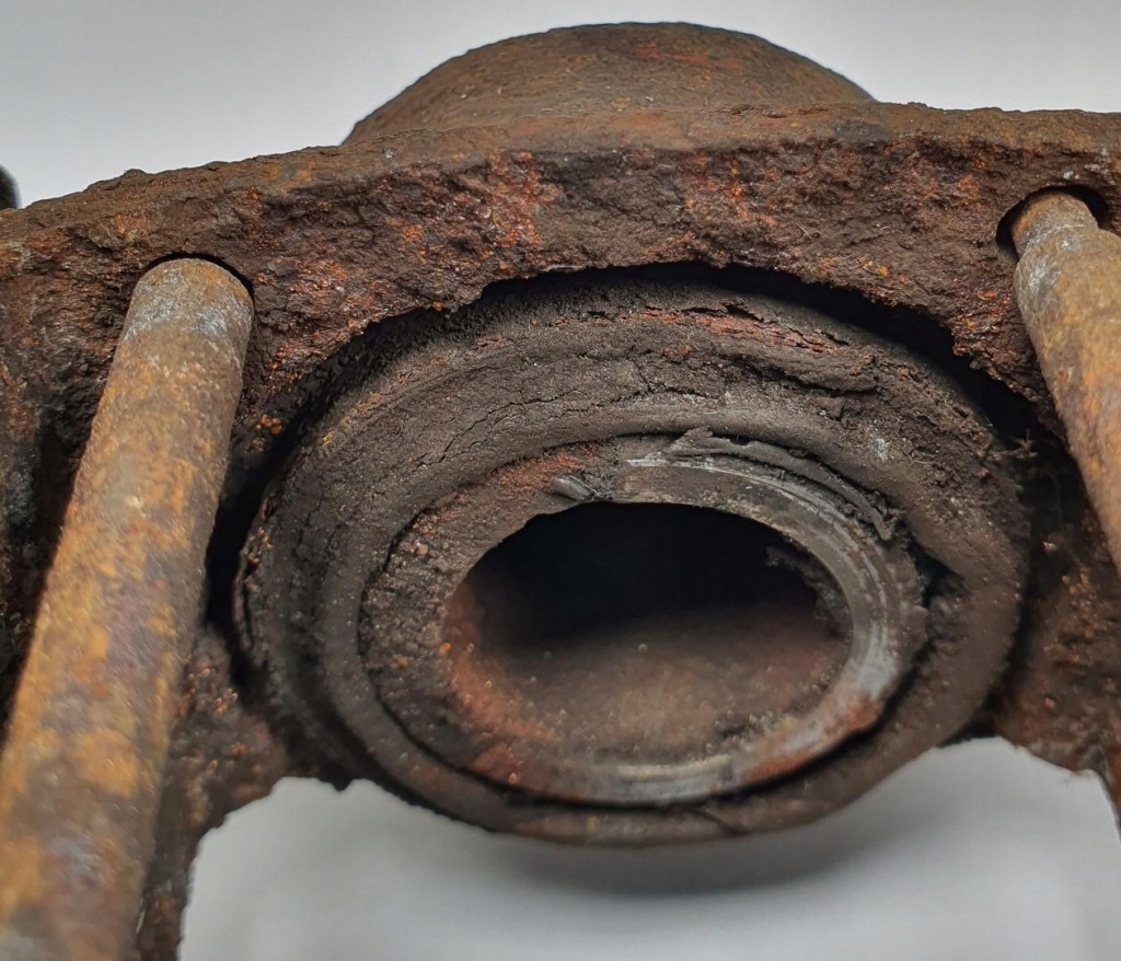 Суппорт тормозной левый задний  задний mercedes w126 Недорого